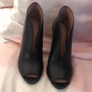 NWOT Halogen Open Toe Booties
